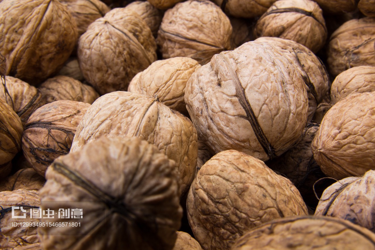 堅(jiān)果與眼鏡零售 跨界融合下的市場新機(jī)遇